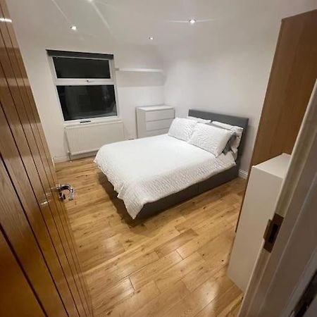 2 Bedroom Apartment In Hampdenrd Londres Exterior foto