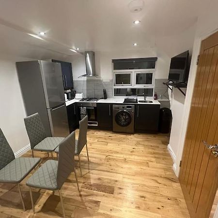 2 Bedroom Apartment In Hampdenrd Londres Exterior foto