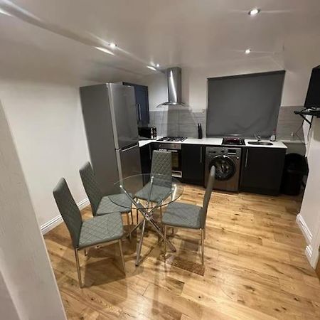 2 Bedroom Apartment In Hampdenrd Londres Exterior foto
