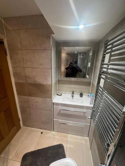 2 Bedroom Apartment In Hampdenrd Londres Exterior foto